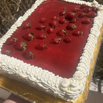 Gâteau fraises et chantilly, fait maison par Berkach Cuisine Traiteur