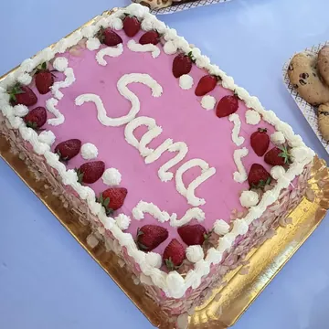 Gâteau d'anniversaire personnalisé, fait maison par Berkach Cuisine Traiteur