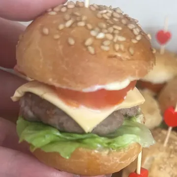 Mini-burgers, fait maison par Berkach Cuisine Traiteur