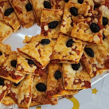 Pizza maison rectangulaire, fait maison par Berkach Cuisine Traiteur