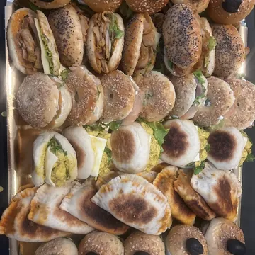 Plateau apéritif · 30 pièces, fait maison par Berkach Cuisine Traiteur